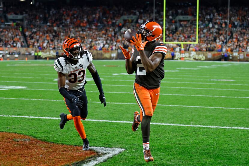 Cleveland Browns wide receiver Amari Cooper (2) catches a pass from quarterback Jacoby...
