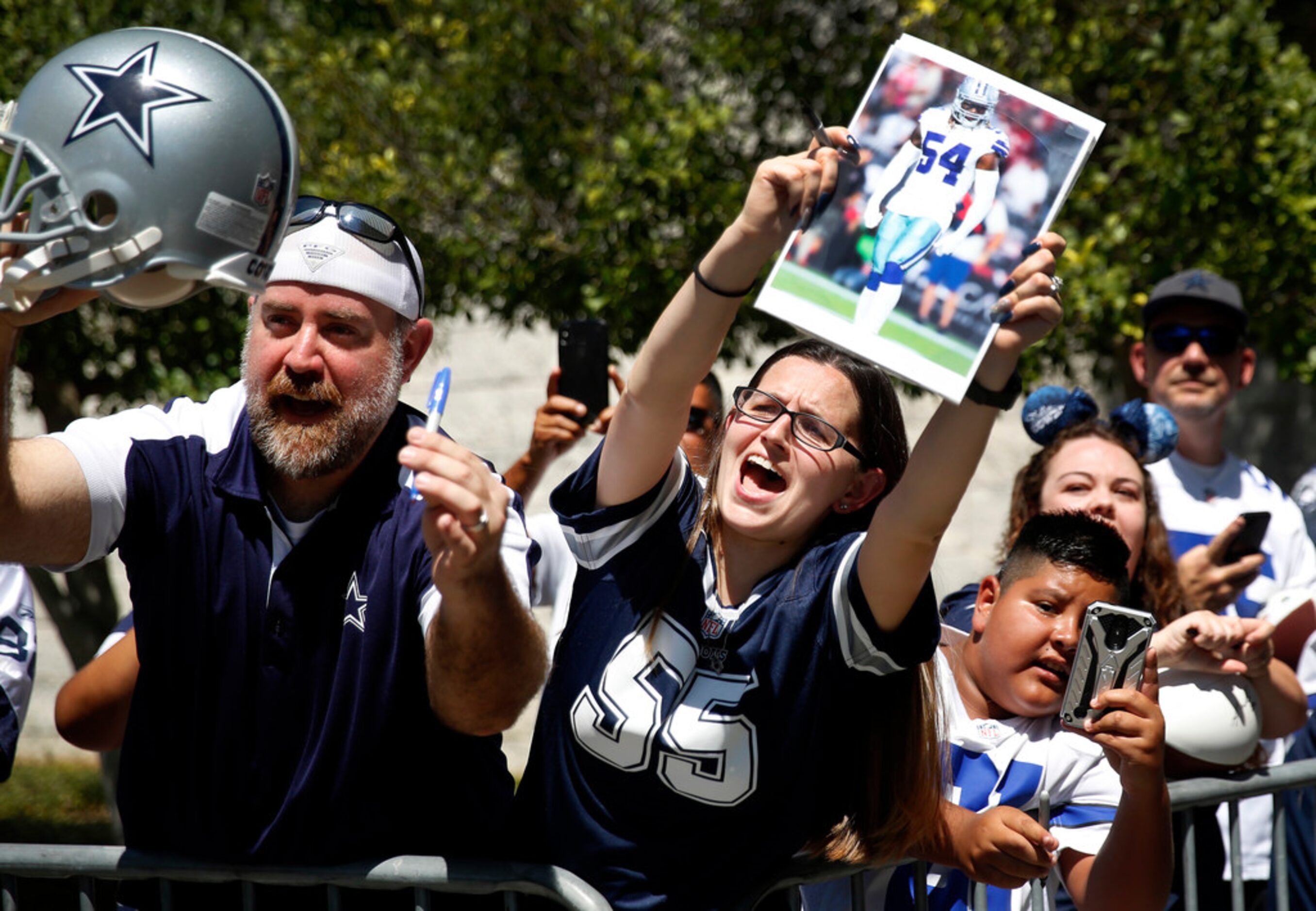 Fans of Dallas Cowboys middle linebacker Jaylon Smith scream for an autograph from the...