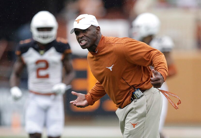 Texas head coach Charlie Strong talks to his players during a spring NCAA college football...