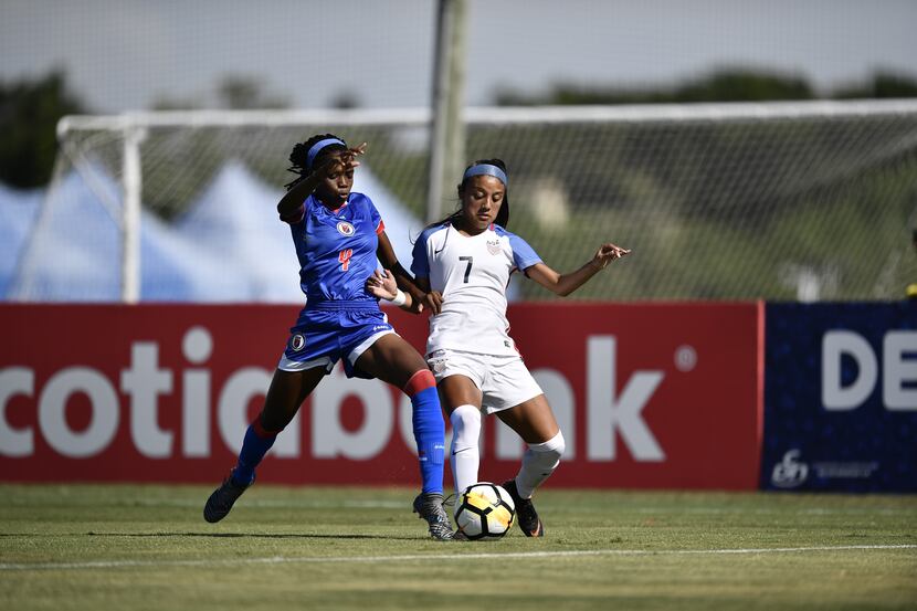 June 10, 2018 (Bradenton, FL) - The USA's Samantha Meza attempts to hold off a tackle from...