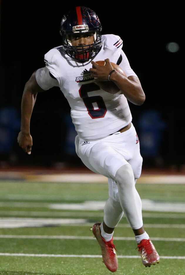Bishop Dunne quarterback Caleb Evans (6) rushes 69 yards to score a touchdown in the first...