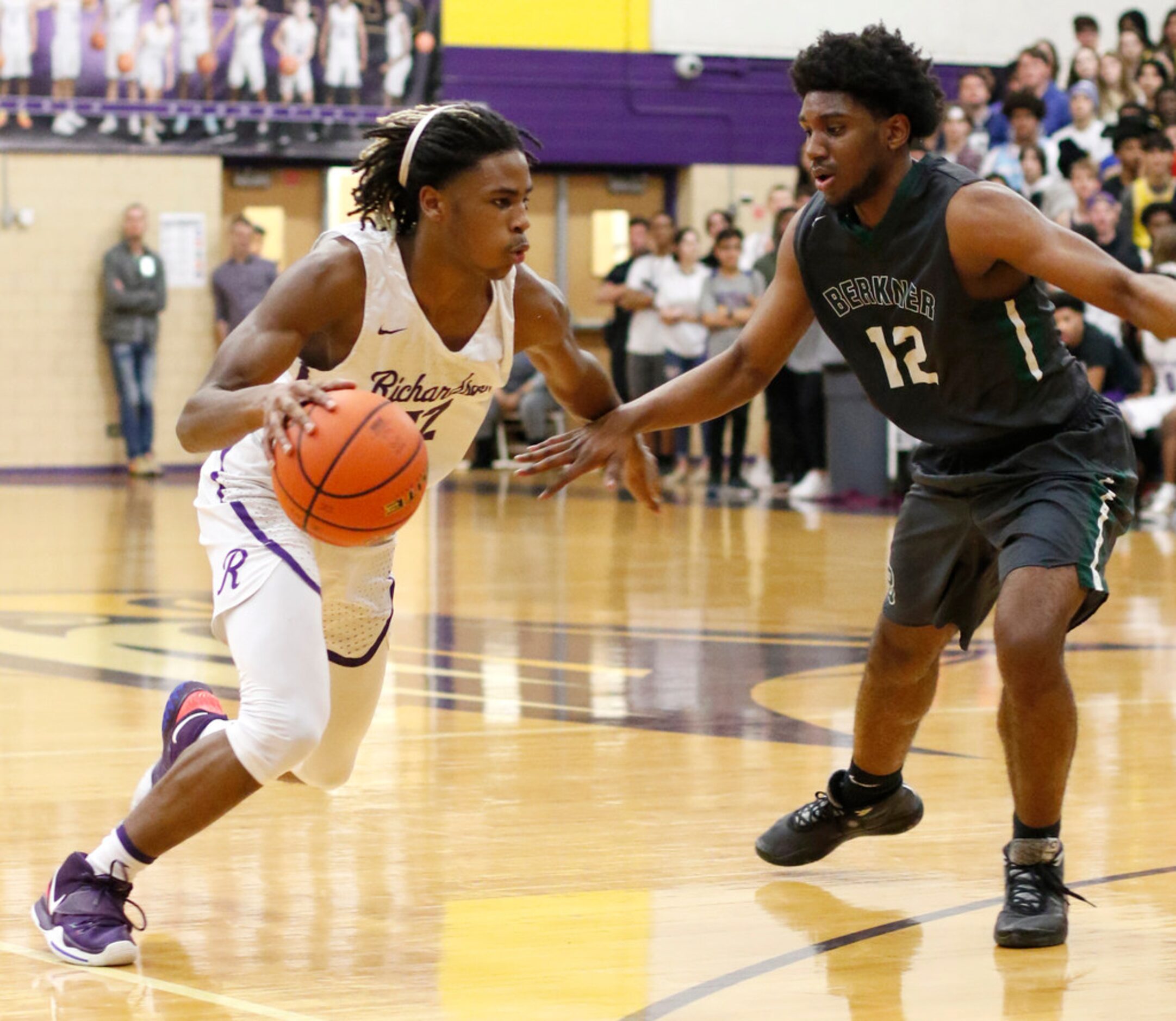 Richardson's Cason Wallace (22) drives to the basket against the defense of Richardson...