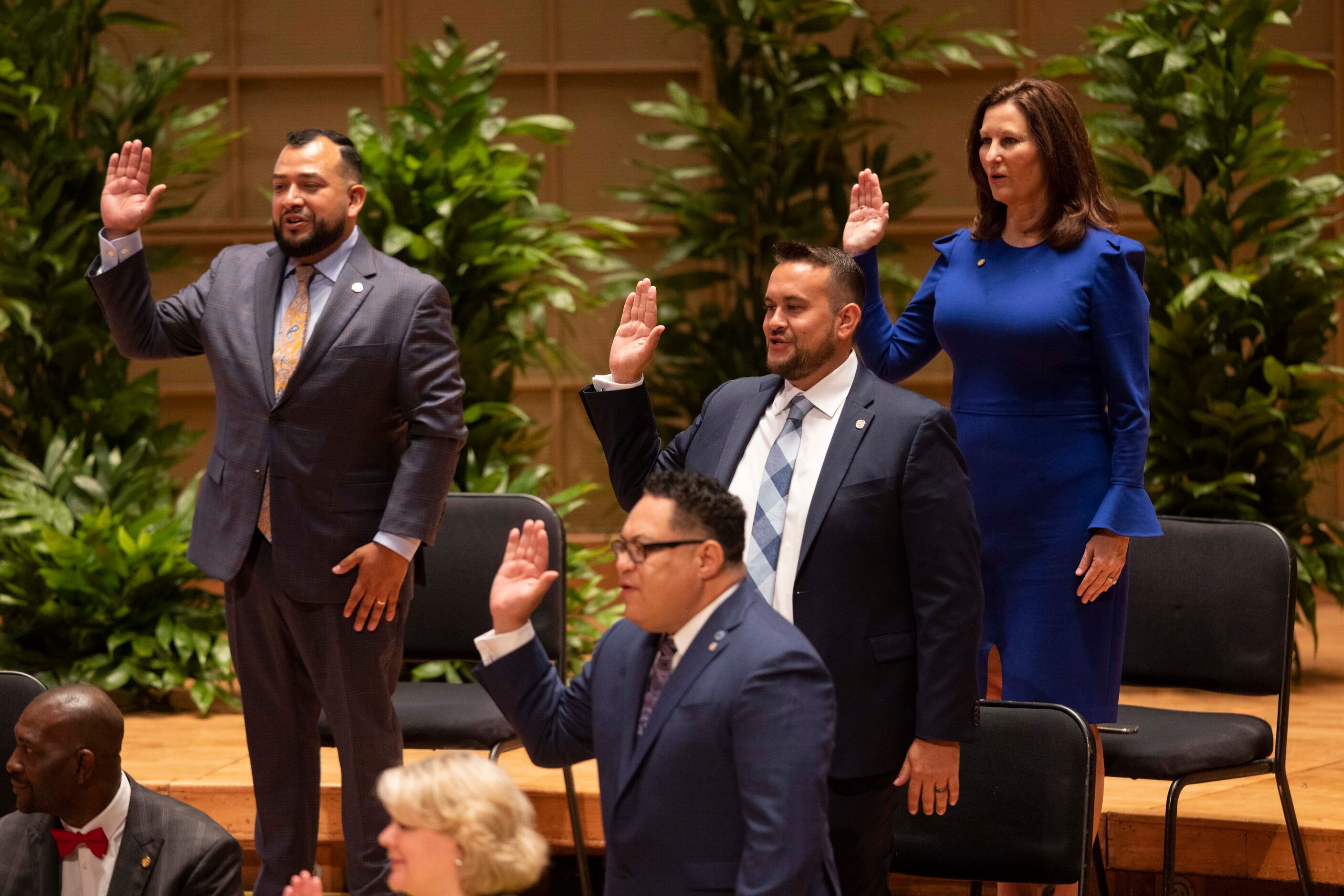 Dallas City council members take the oath of office during the Dallas City Council’s...