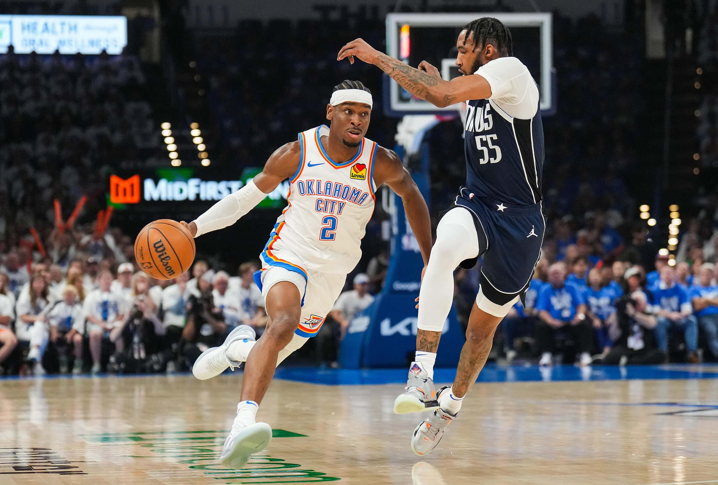 Oklahoma City Thunder guard Shai Gilgeous-Alexander (2) drives around Dallas Mavericks...