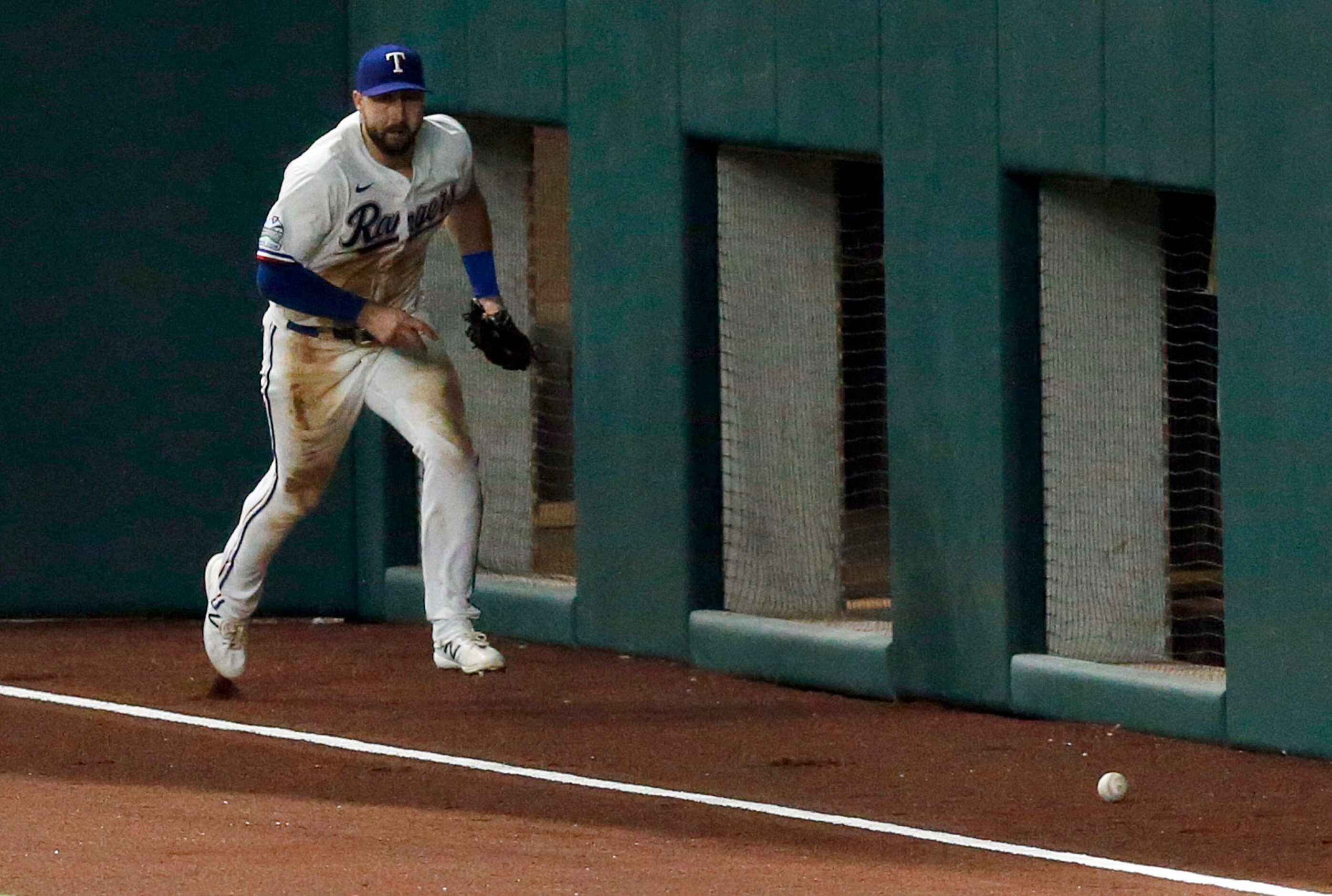 Texas Rangers right fielder Joey Gallo (13) tried to field a fly ball by Arizona...