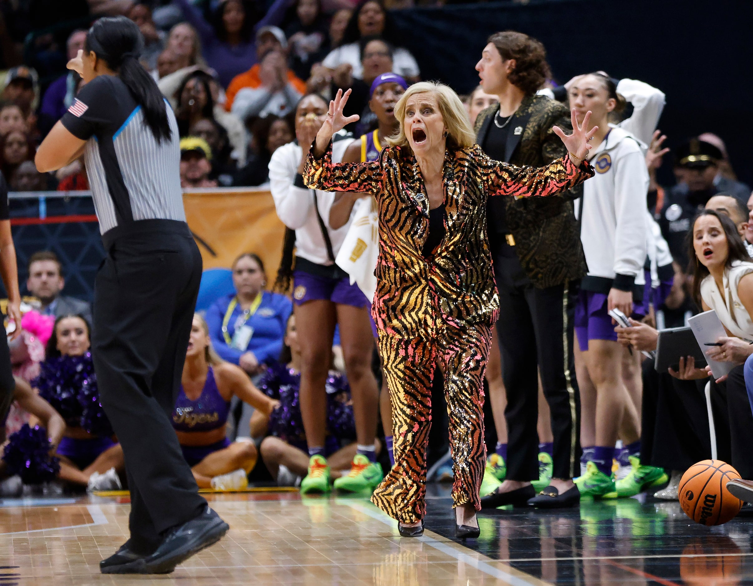 Fashion icon: See photos of LSU coach Kim Mulkey's best (?) outfits ...