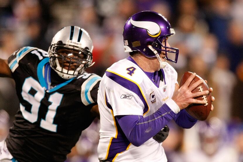 CHARLOTTE, NC - DECEMBER 20:  Quarterback Brett Favre #4 of the Minnesota Vikings is...