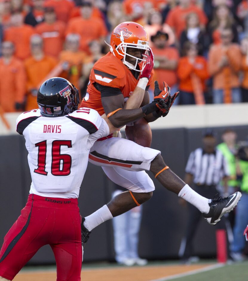 Nov 17, 2012; Stillwater OK, USA; Oklahoma State Cowboys wide receiver Isaiah Anderson (82)...