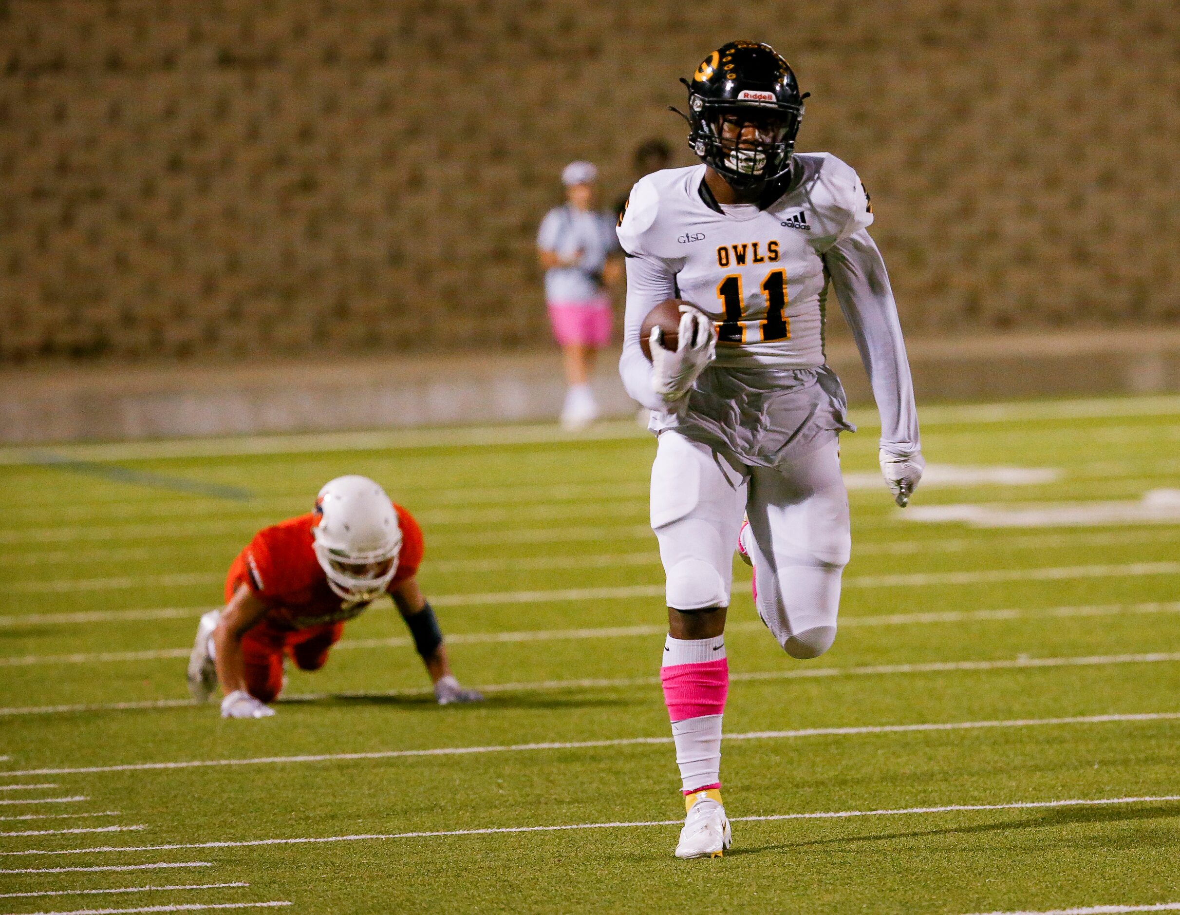 Garland’s Jaytric Geter (11) runs for a touchdown on a kickoff return during the second half...