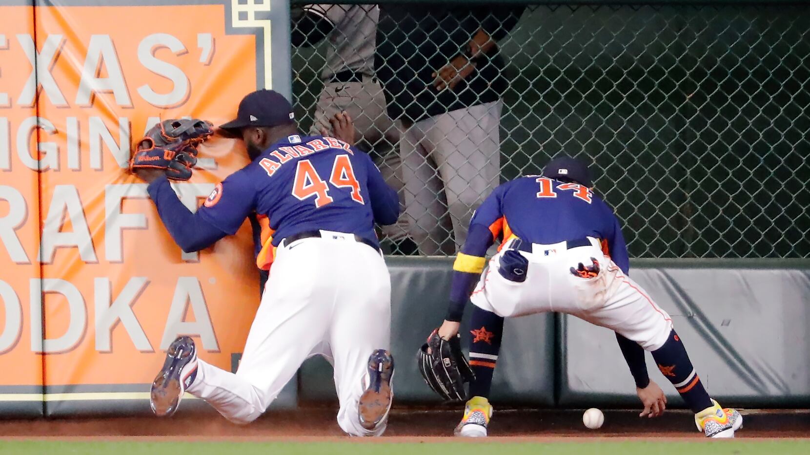 Astros swept by Yankees, tied for 2nd in AL West with Rangers