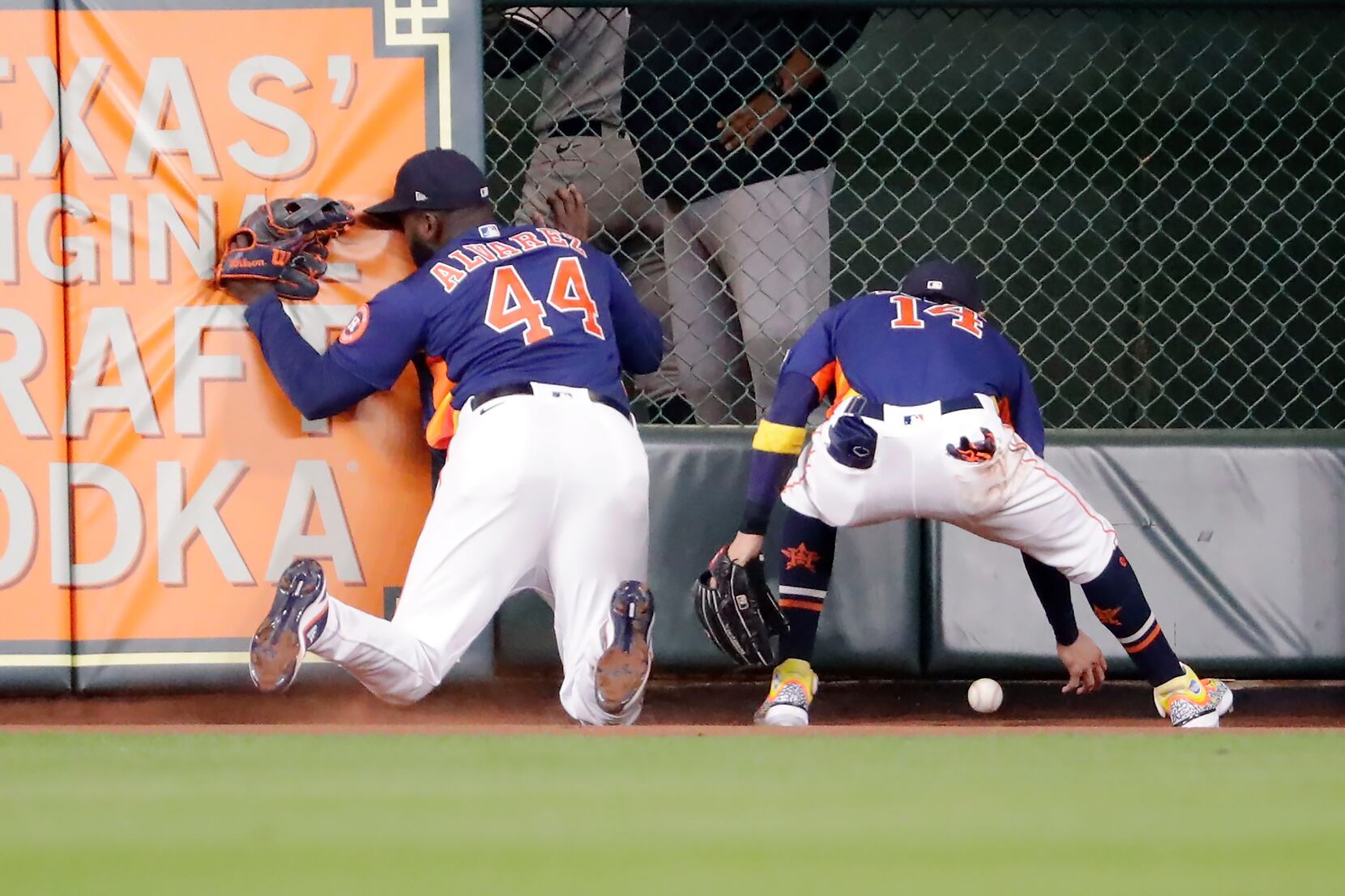 Astros swept by Yankees, tied for 2nd in AL West with Rangers