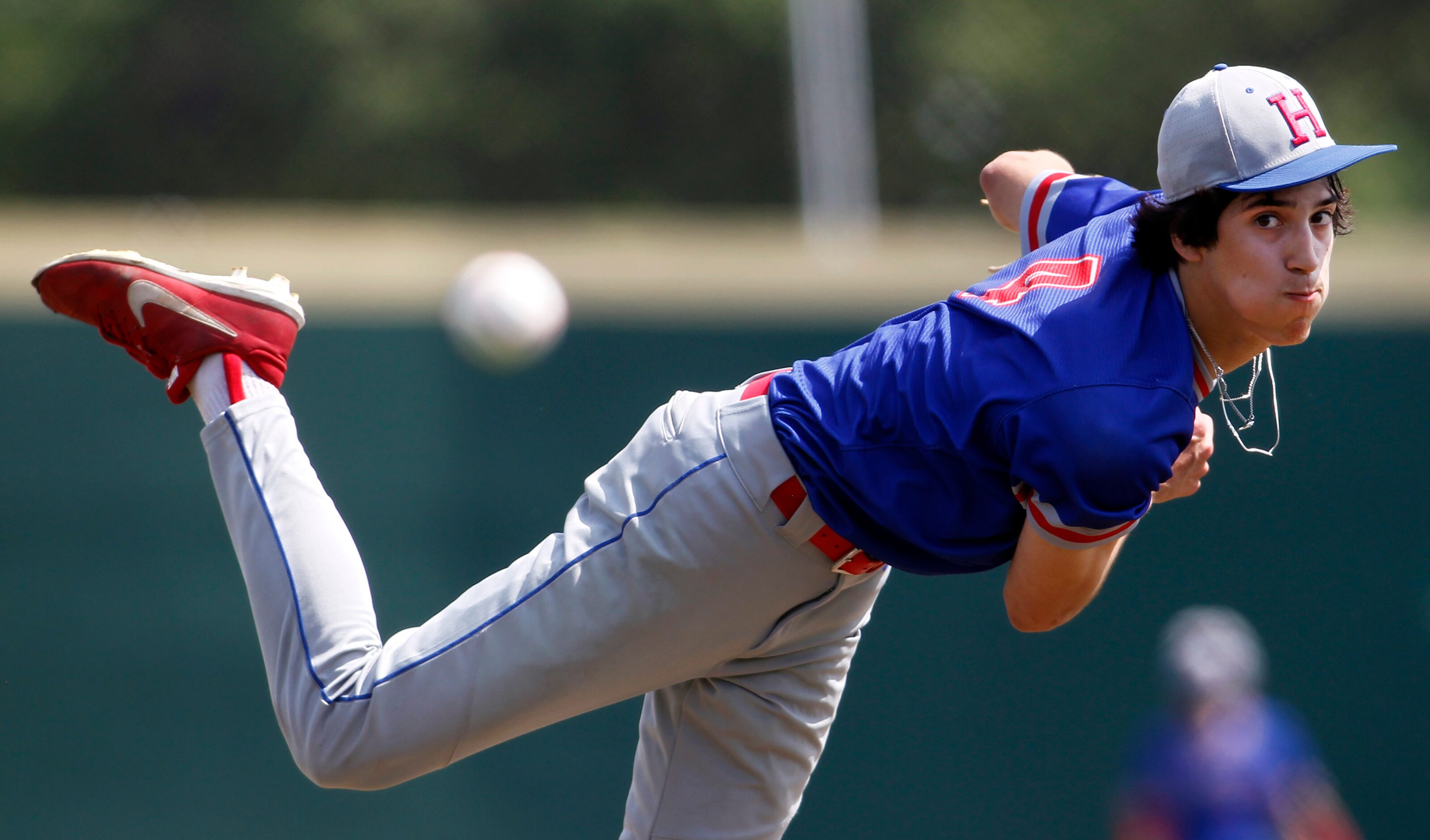 Midlothian Heritage pitcher Rylan Figueroa (4) delivers a pitch to a Grapevine batter during...