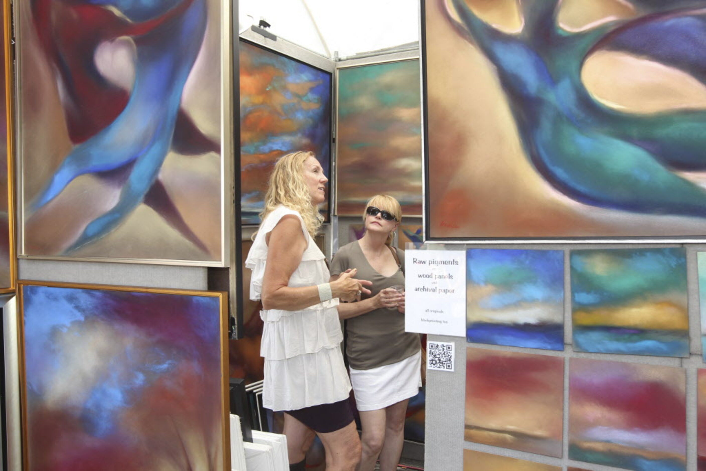 DEEP ELLUM ARTS FESTIVAL: Bask in the fun and funky Deep Ellum atmosphere as more than 200...