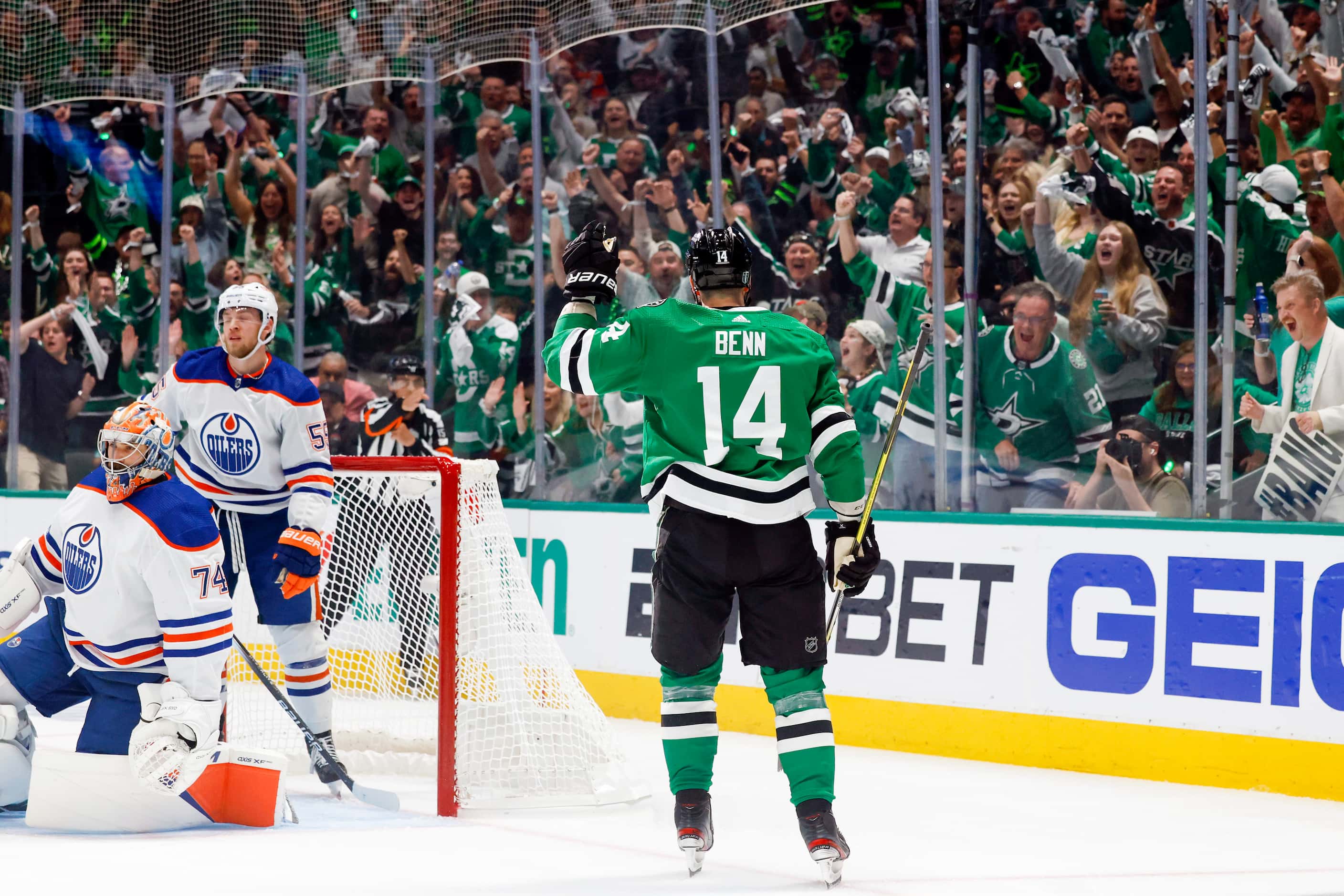 Dallas Stars left wing Jamie Benn (14) celebrates his goal during the first period of Game 2...