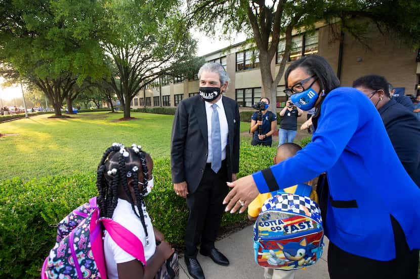 El superintendente del DISD, Michael Hinojosa, anunció el lunes que el uso de mascarillas...