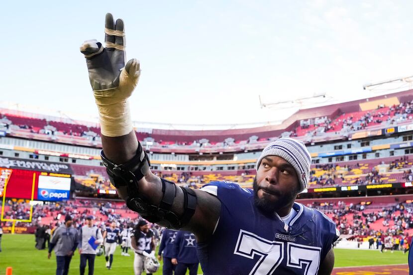 Dallas Cowboys offensive tackle Tyron Smith waves to the crowd after the Cowboys 27-20...