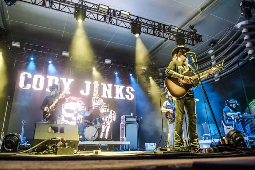 Cody Jinks performing in Fort Worth in 2018. 