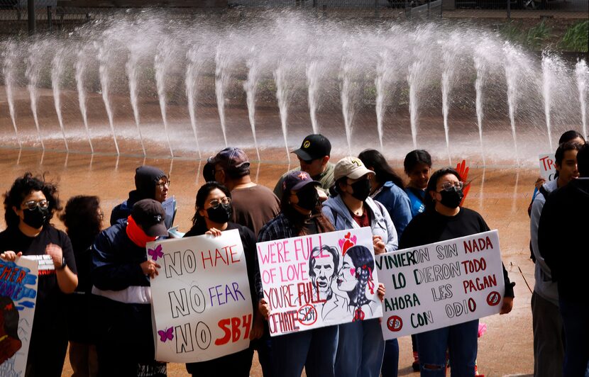 Cerca de una docena de organizaciones comunitarias, religiosas y políticas se reunieron en...