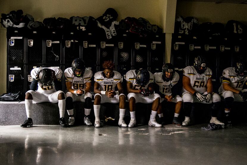 Crandall players wait for the rain to pass during a weather delay before their game against...