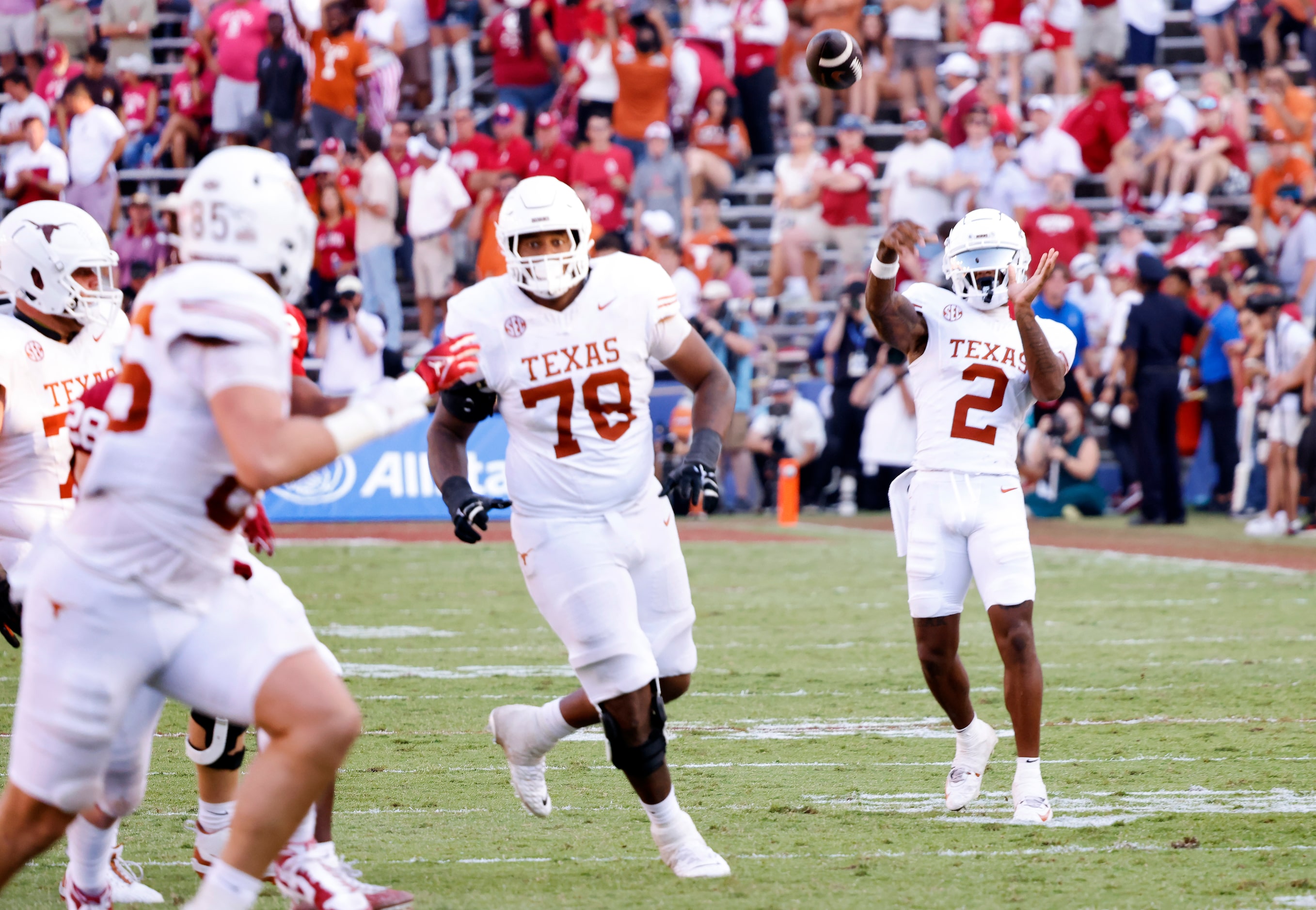 Texas Longhorns wide receiver Matthew Golden (2) throws a long pass completion to tight end...