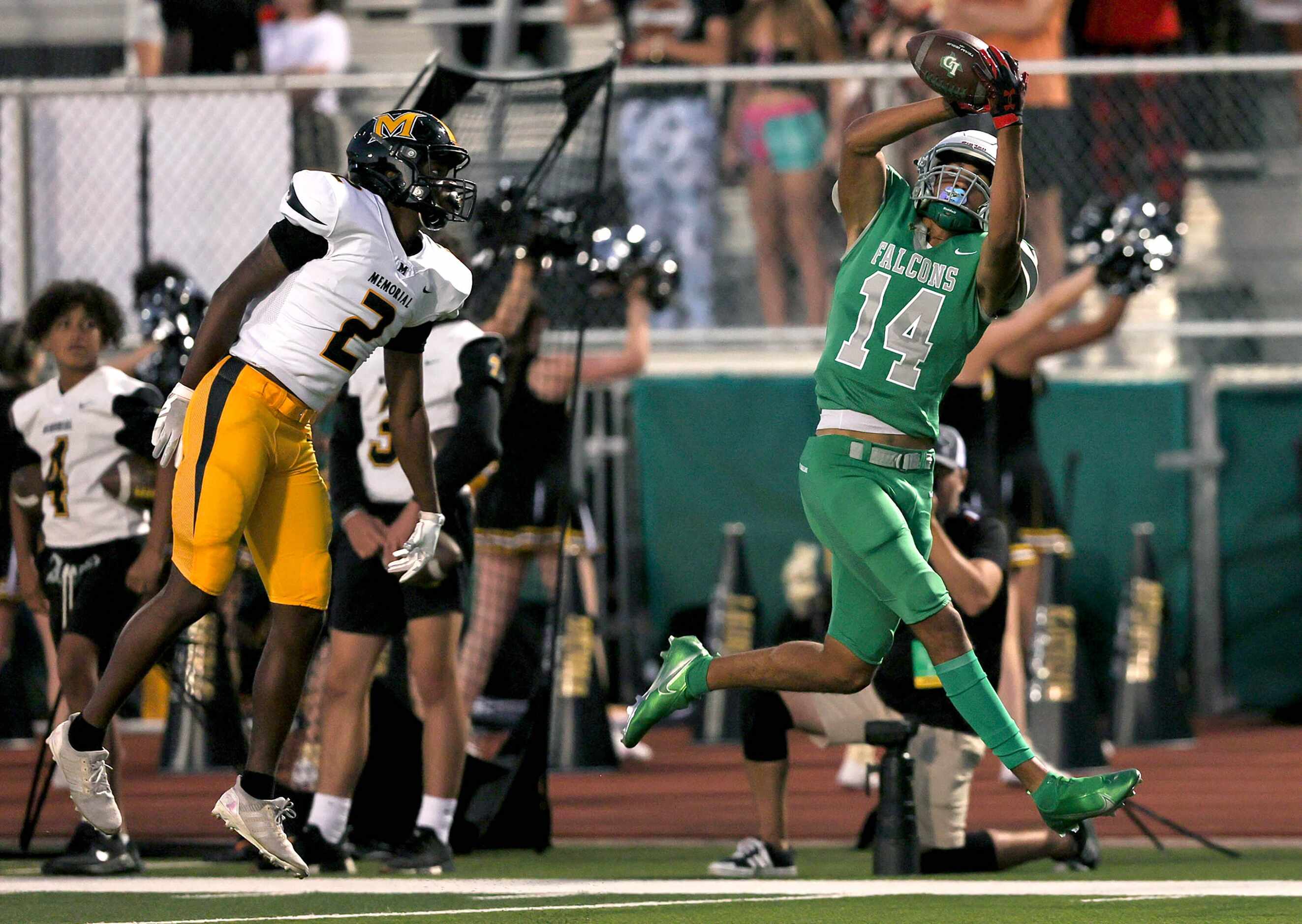 Lake Dallas wide receiver Evan Weinberg (14) comes up with touchdown reception against...