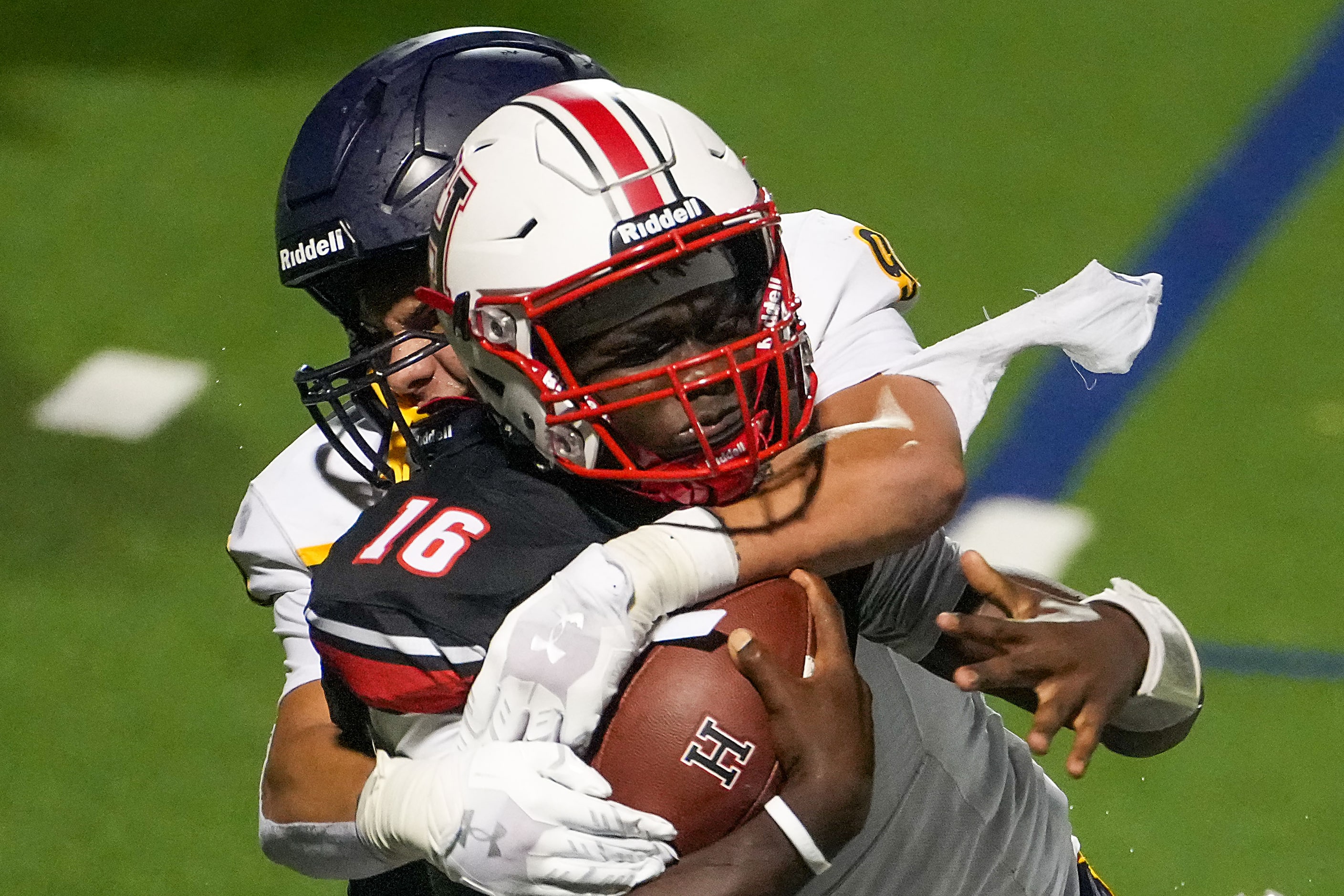 Highland Park linebacker Jack Morse (9) brings down Rockwall-Heath quarterback Prosper Neal...