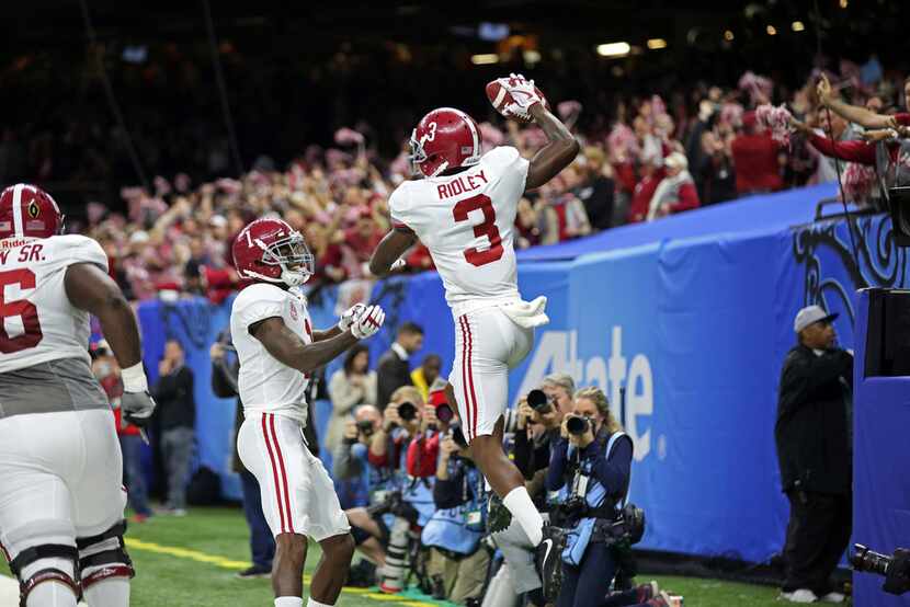 Alabama wide receiver Calvin Ridley (3) celebrates his touchdown reception in the first half...