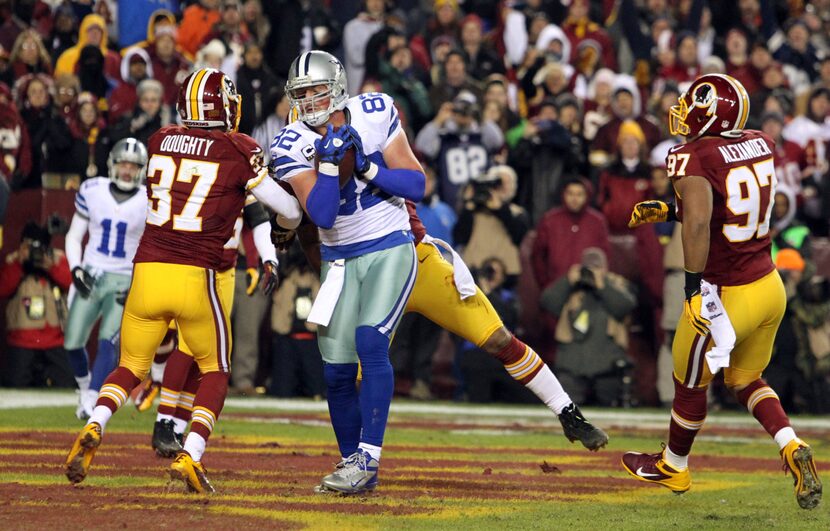 Dallas Cowboys tight end Jason Witten (82) catches a pass in the end zone for a touchdown as...