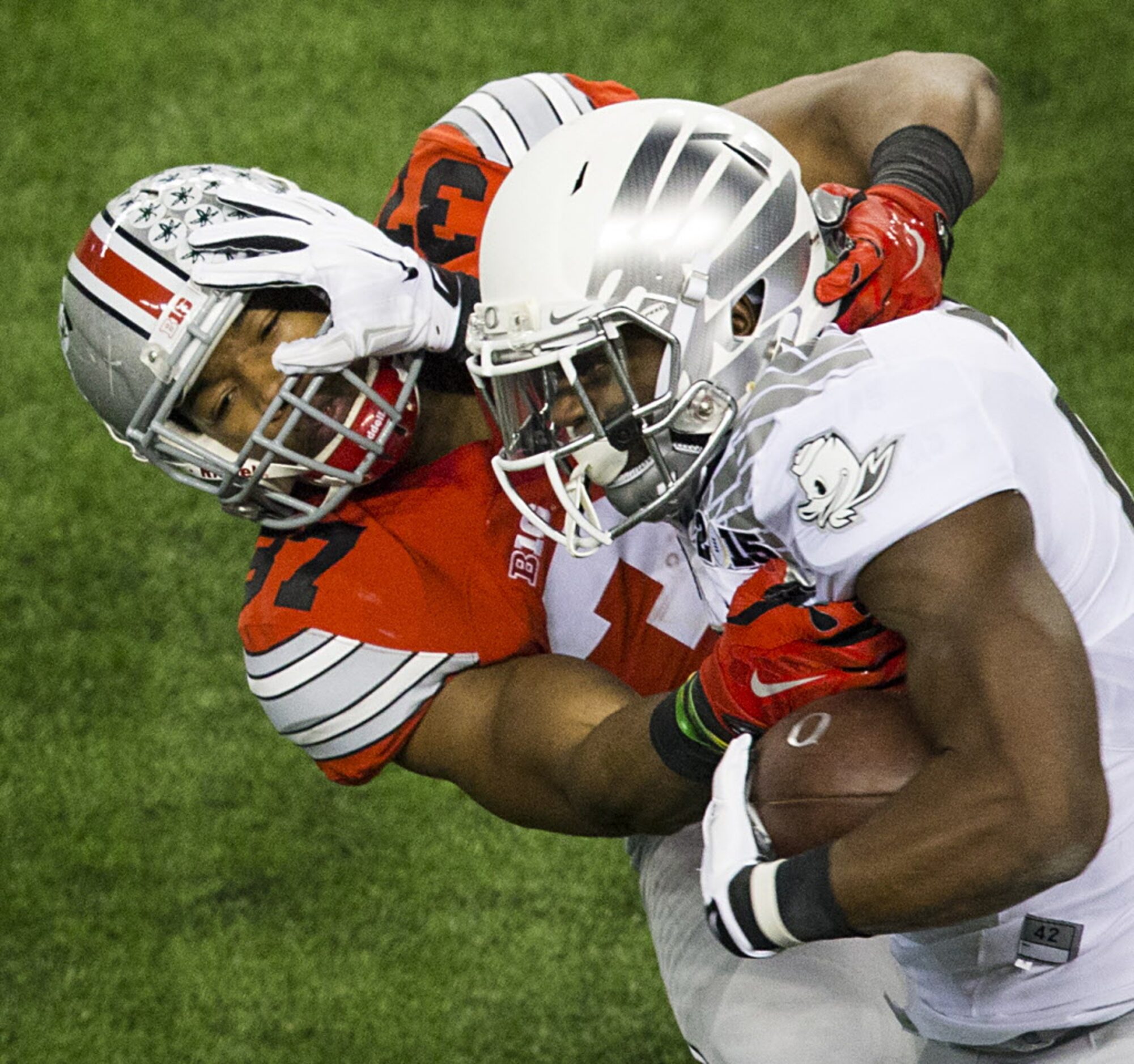 Ohio State Buckeyes linebacker Joshua Perry (37) brings down Oregon Ducks running back Royce...