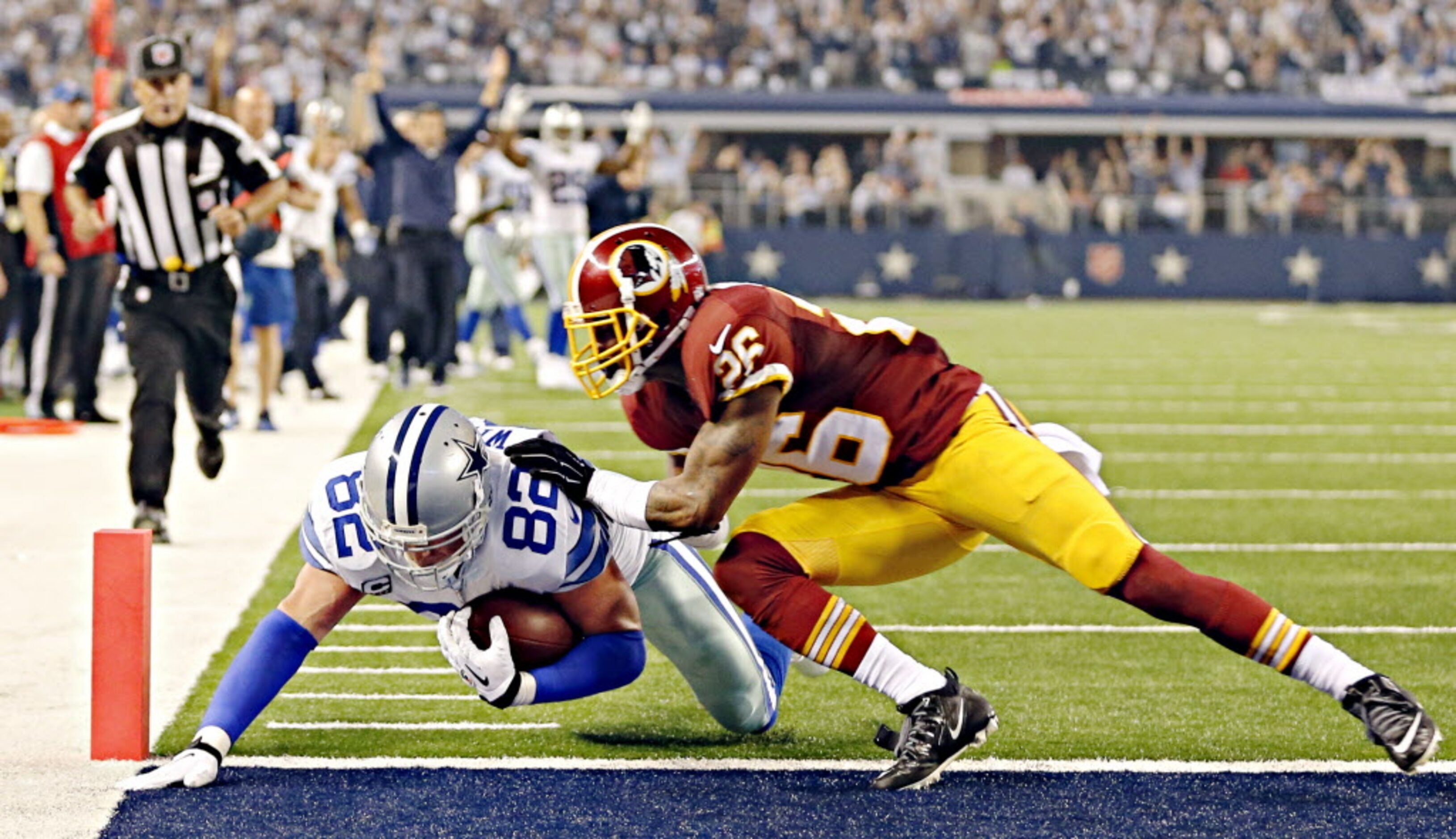 Dallas Cowboys tight end Jason Witten (82) gets by Washington Redskins cornerback Bashaud...