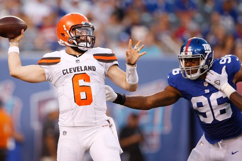 Cleveland Browns quarterback Baker Mayfield (6) throws a pass away from New York Giants'...
