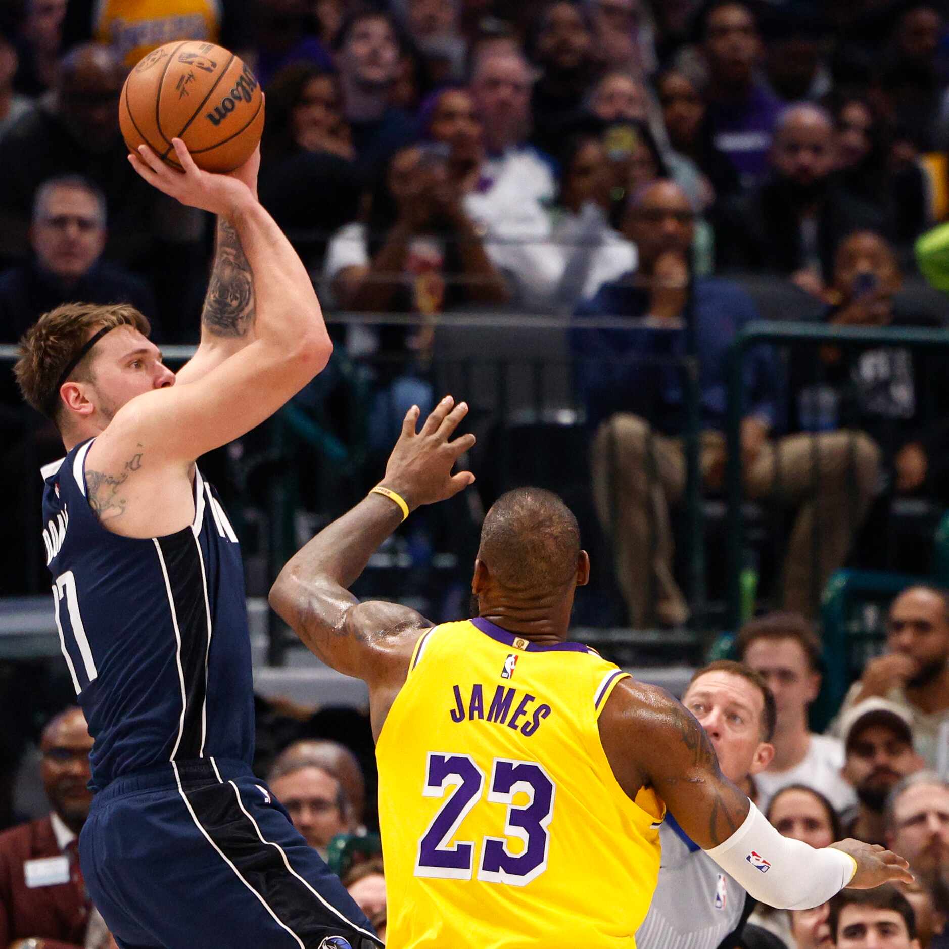 Dallas Mavericks guard Luka Doncic (77) shoots over Los Angeles Lakers forward LeBron James...
