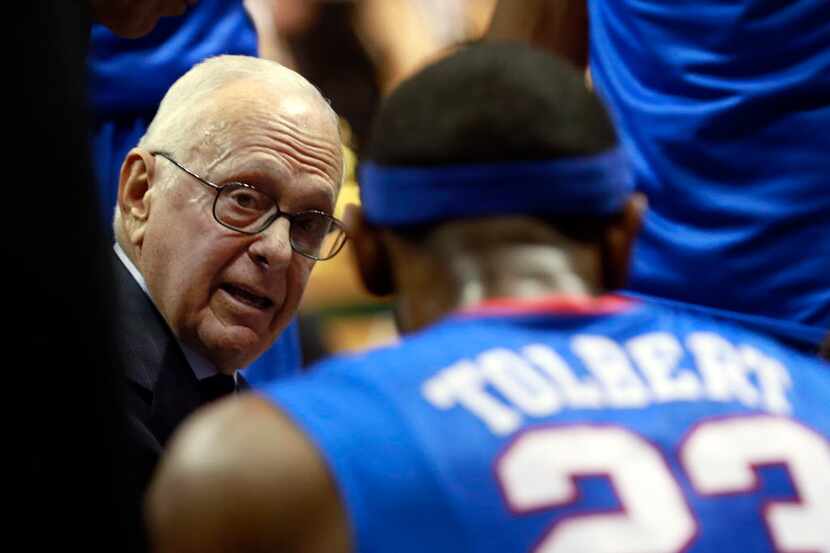 Feb 7, 2016; Tampa, FL, USA; Southern Methodist Mustangs head coach Larry Brown huddles up...