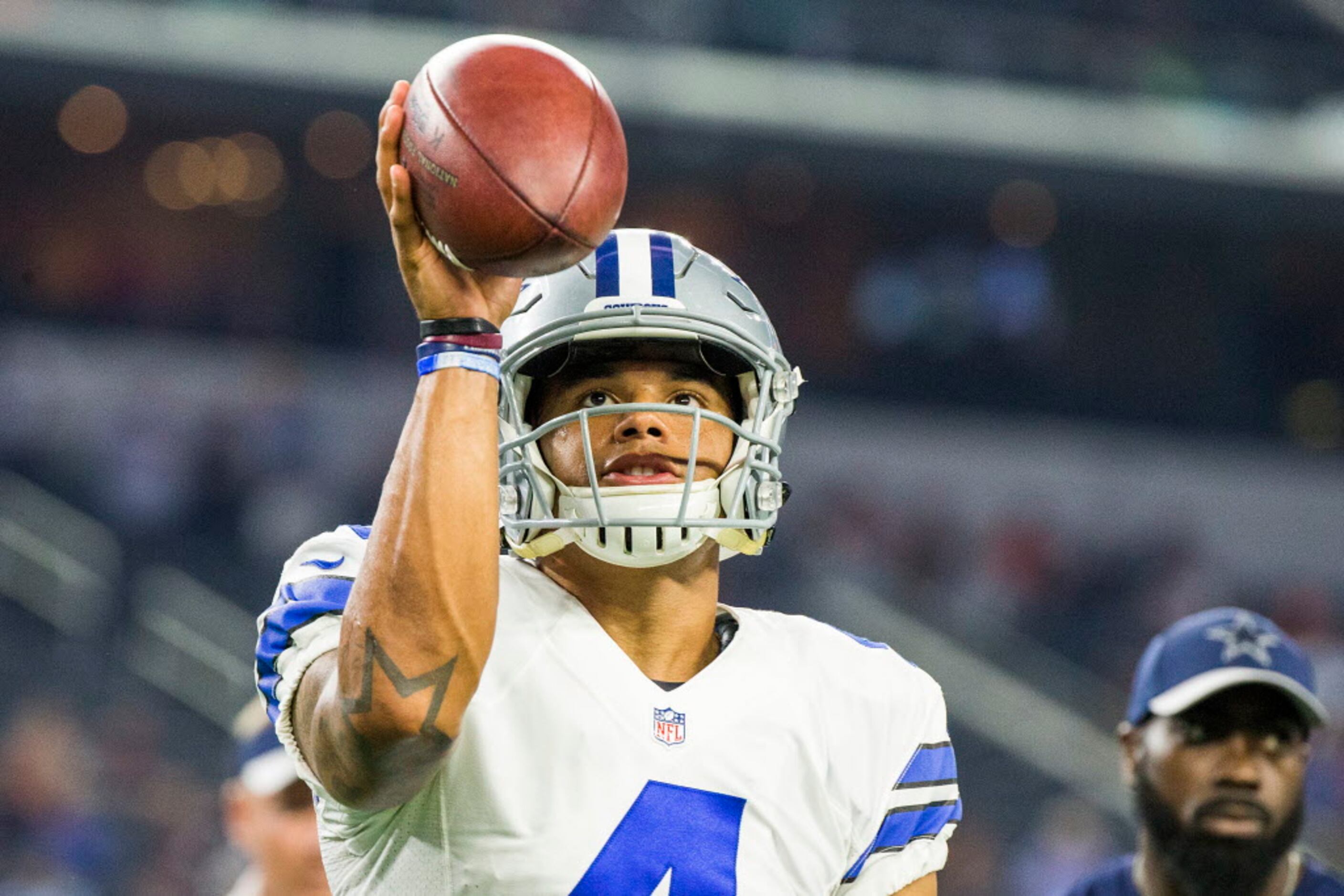 Rookie Prescott gives Cowboys hope for stretch without Romo