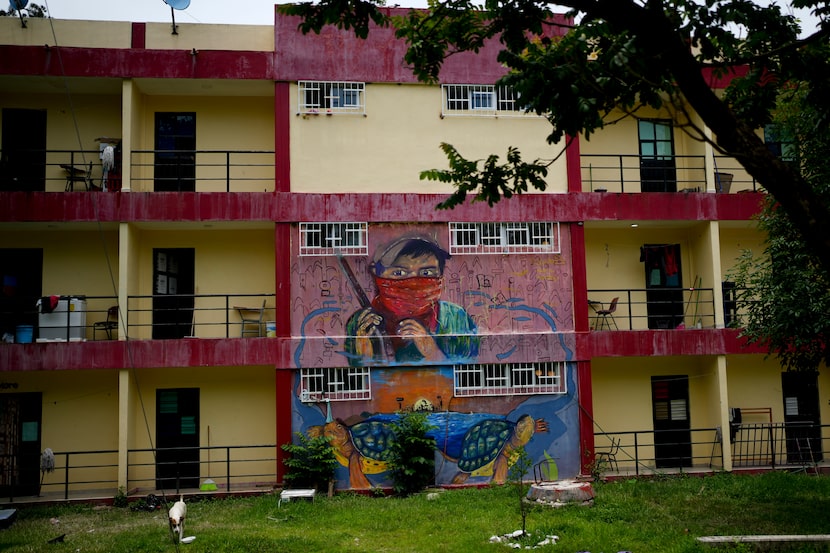 Un mural cubre los cuartos de la escuela Normal Rural Raúl Isidro Burgos en Ayotzinapa, en...