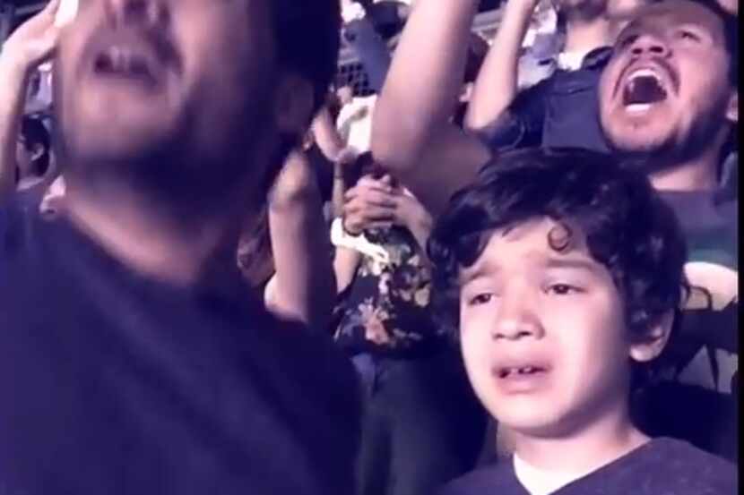 Un niño con autismo se emocionó hasta las lágrimas durante un concierto de Colplay en la...