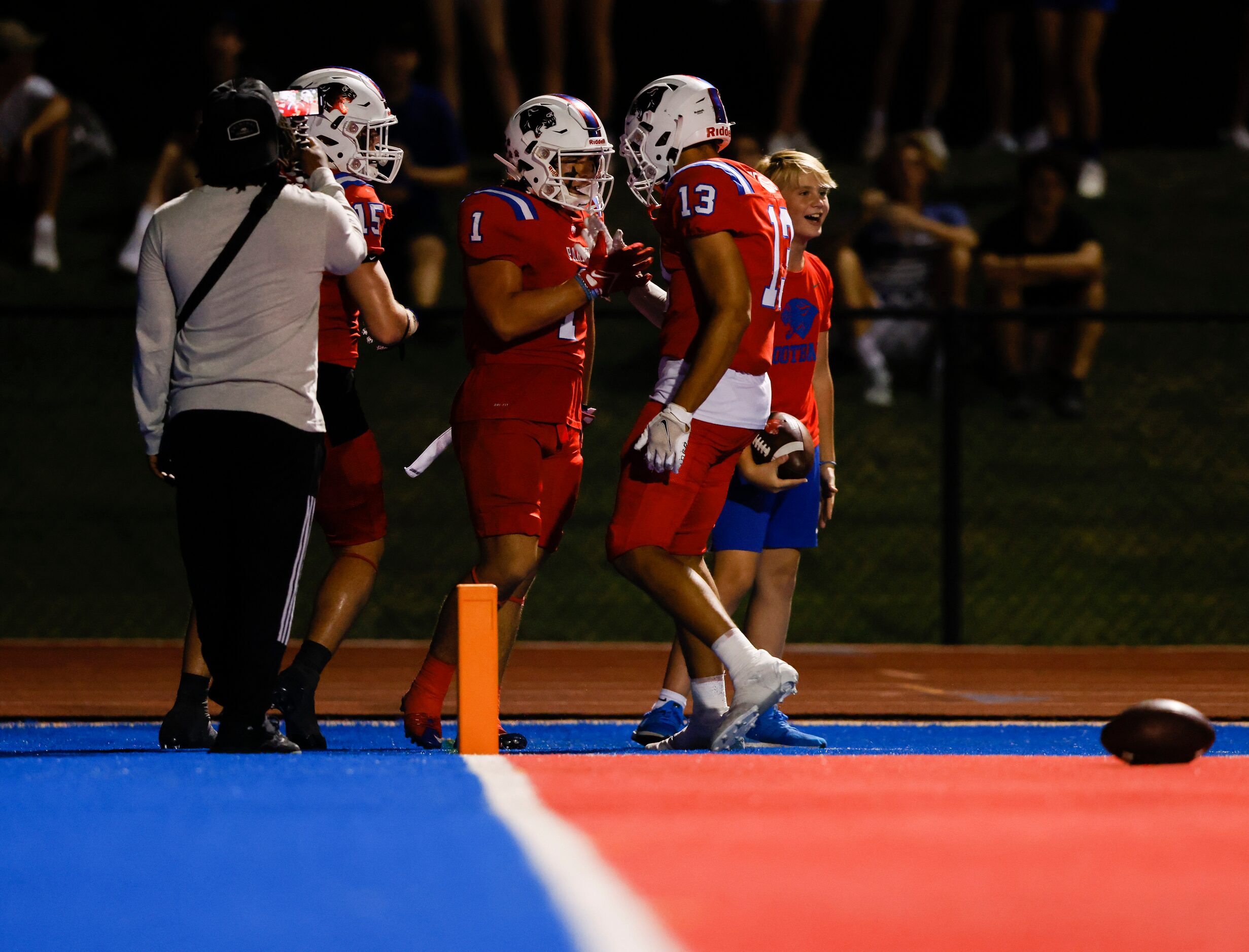 Parish Episcopal’s wide receiver Derek Eusebio (1) celebrates with teammate Bryson Fields...