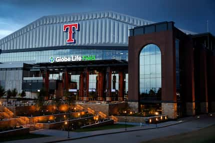 Una de las vistas exteriores del Globe Life Field en Arlington.