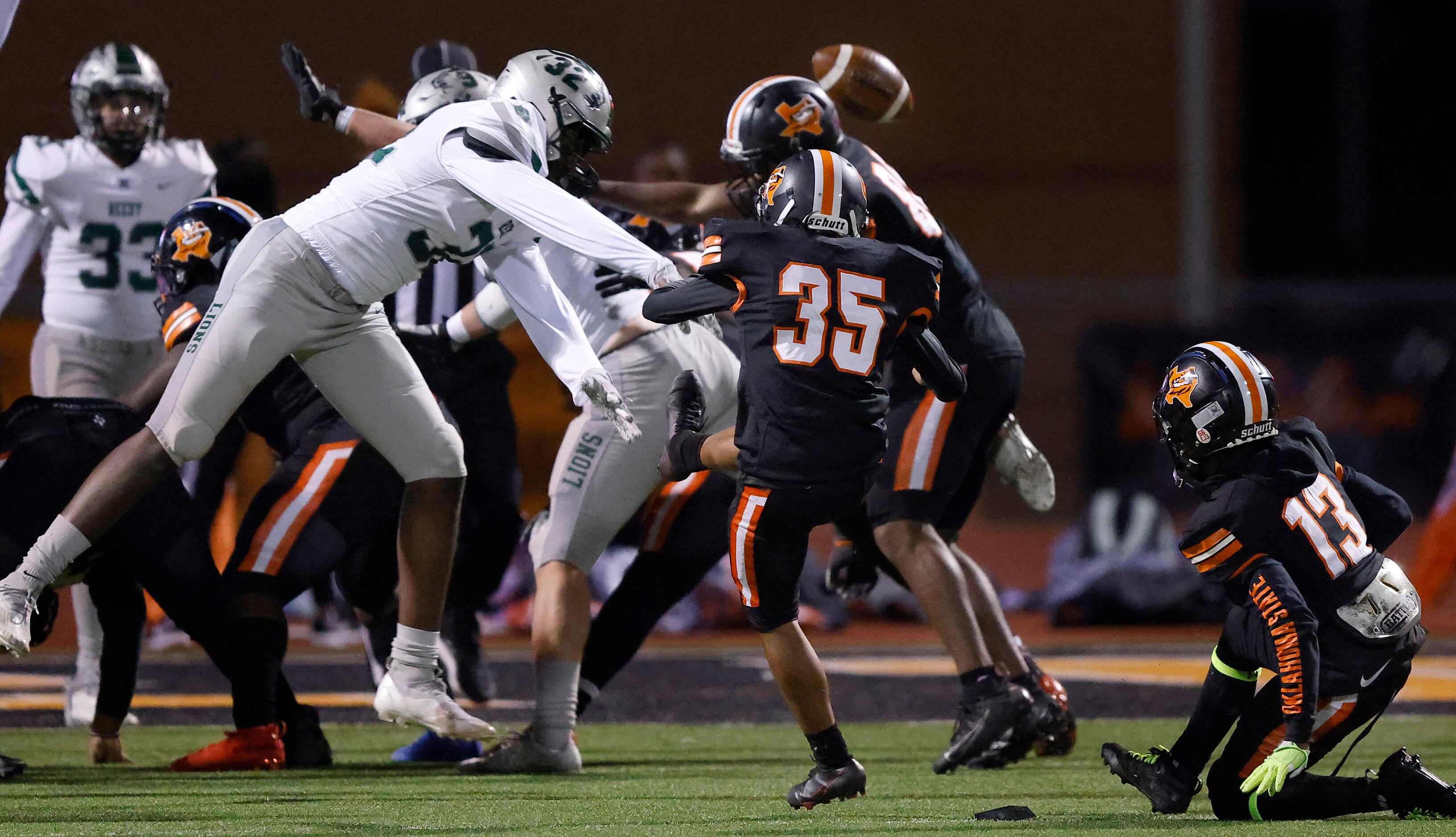 Frisco Reedy defensive end Dixon Hudson (32) blocks an extra point attempt by Lancaster...