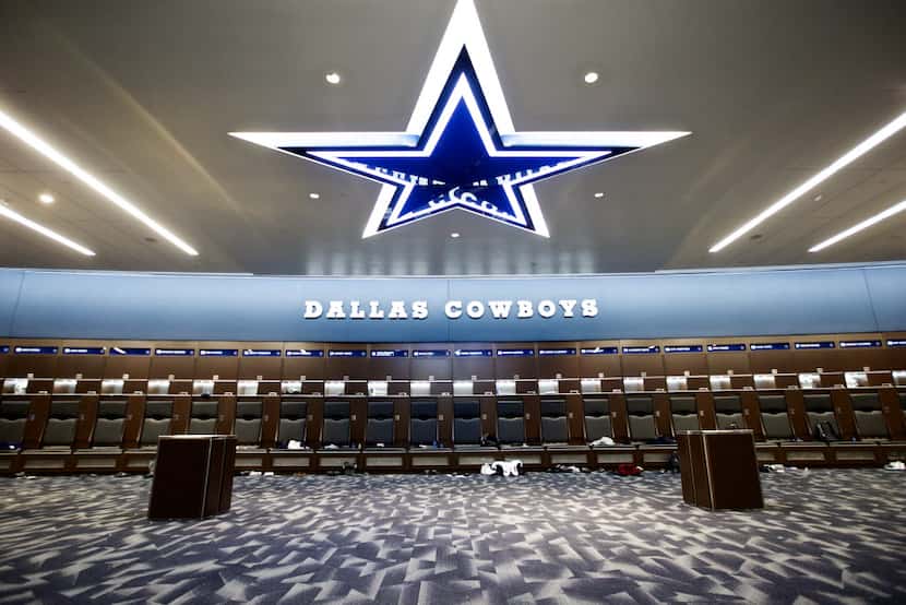 El vestidor de los Cowboys de Dallas en el complejo de prácticas The Star, en Frisco....