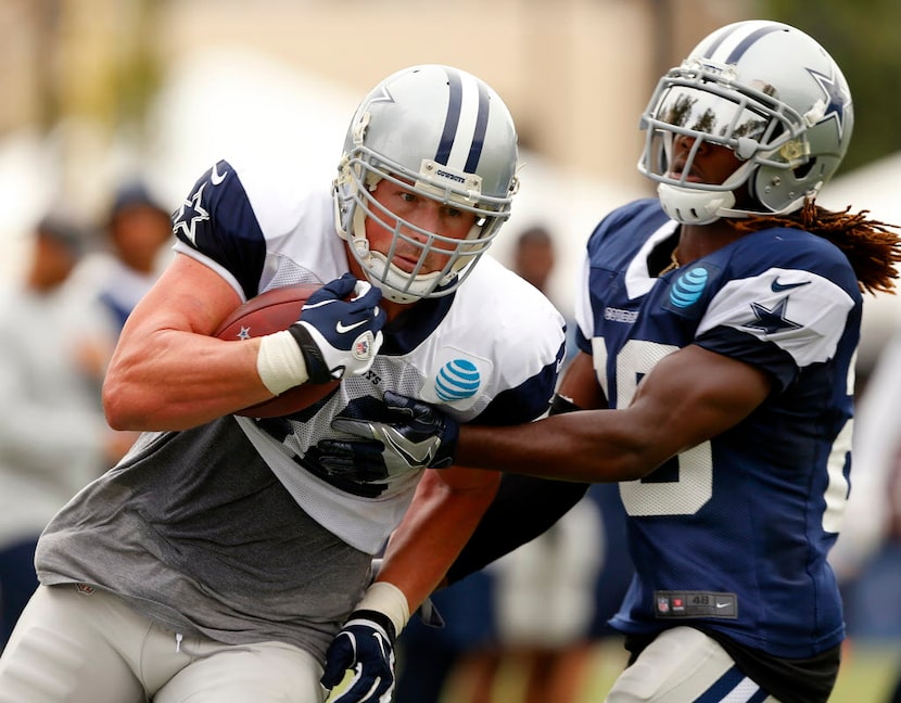 Dallas Cowboys tight end Jason Witten (82) makes a catch and run against cornerback Dax...