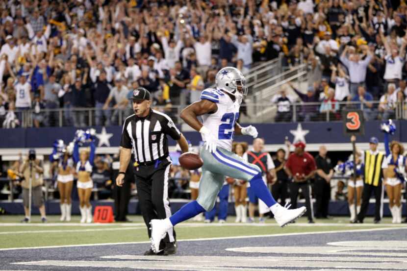 Dallas Cowboys running back DeMarco Murray (29) celebrates in the end zone after scoring a...