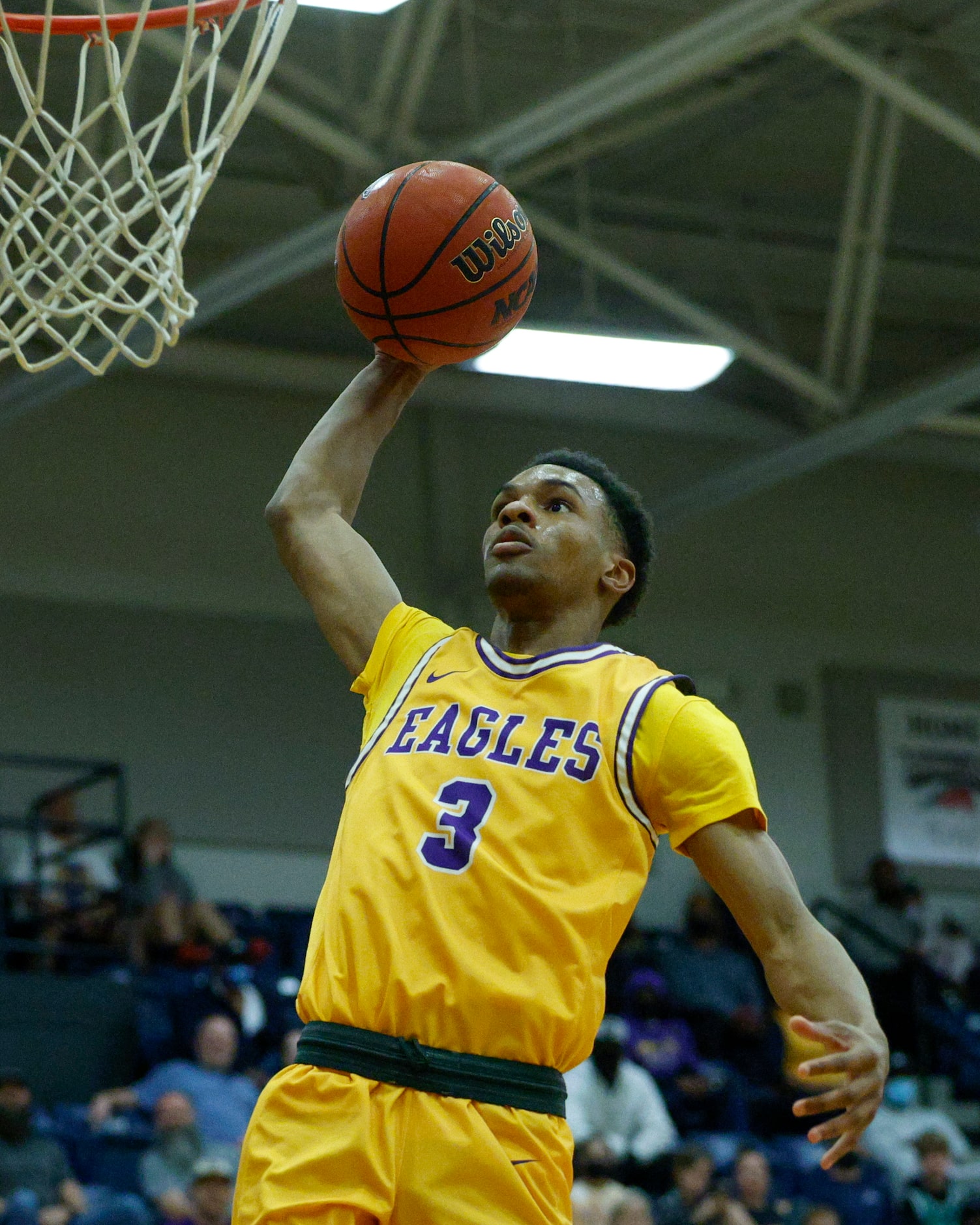 Richardson guard Rylan Griffen (3) dunks the ball during the first quarter of the...