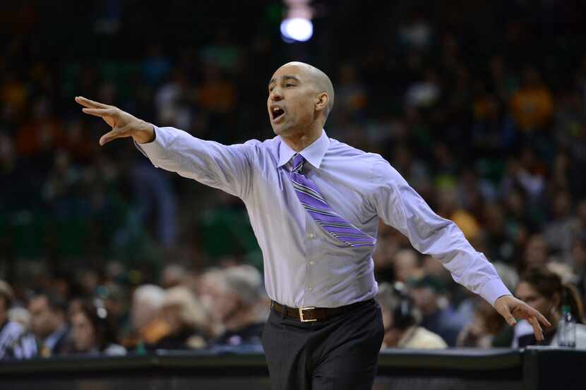 Texas Head coach Shaka Smart calls in an offensive play against Baylor in the first half of...