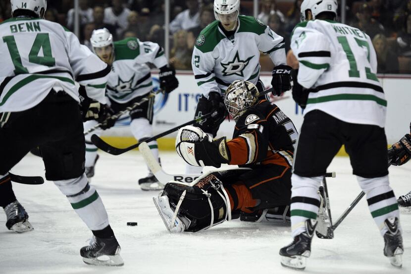 Apr 25, 2014; Anaheim, CA, USA; Anaheim Ducks goalie Frederik Andersen (31) attempts to...
