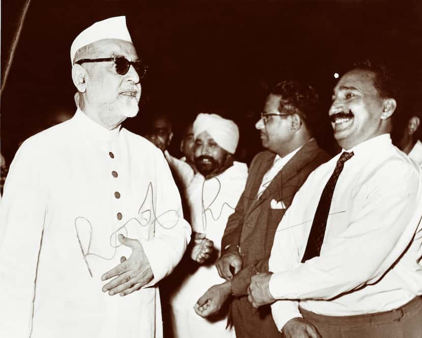 Kundan Lal Gujral (the inventor of butter chicken, right) with Jawahrlal Nehru
