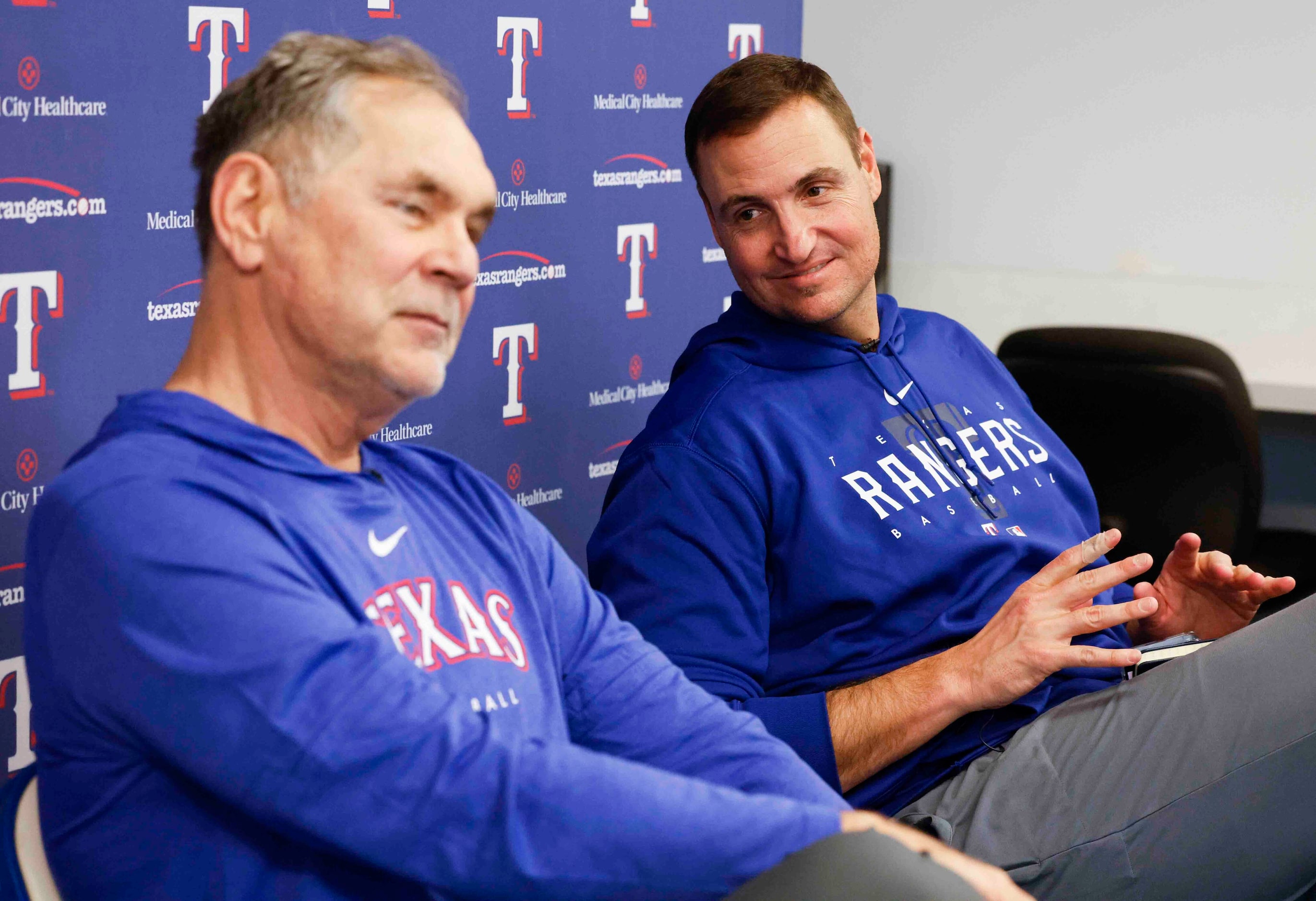 Texas Rangers manager Bruce Bochy, left, talks to the members of the media as executive vice...