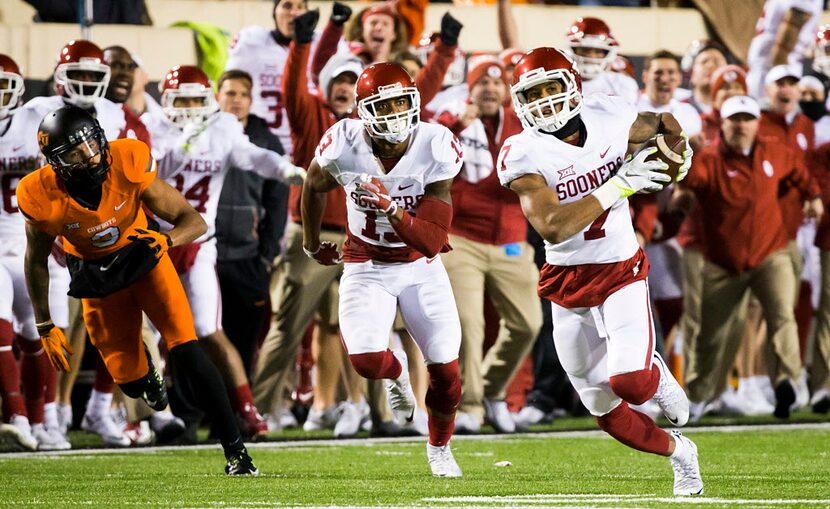 Oklahoma cornerback Jordan Thomas (7) returns an interception 32-yards for a touchdown...