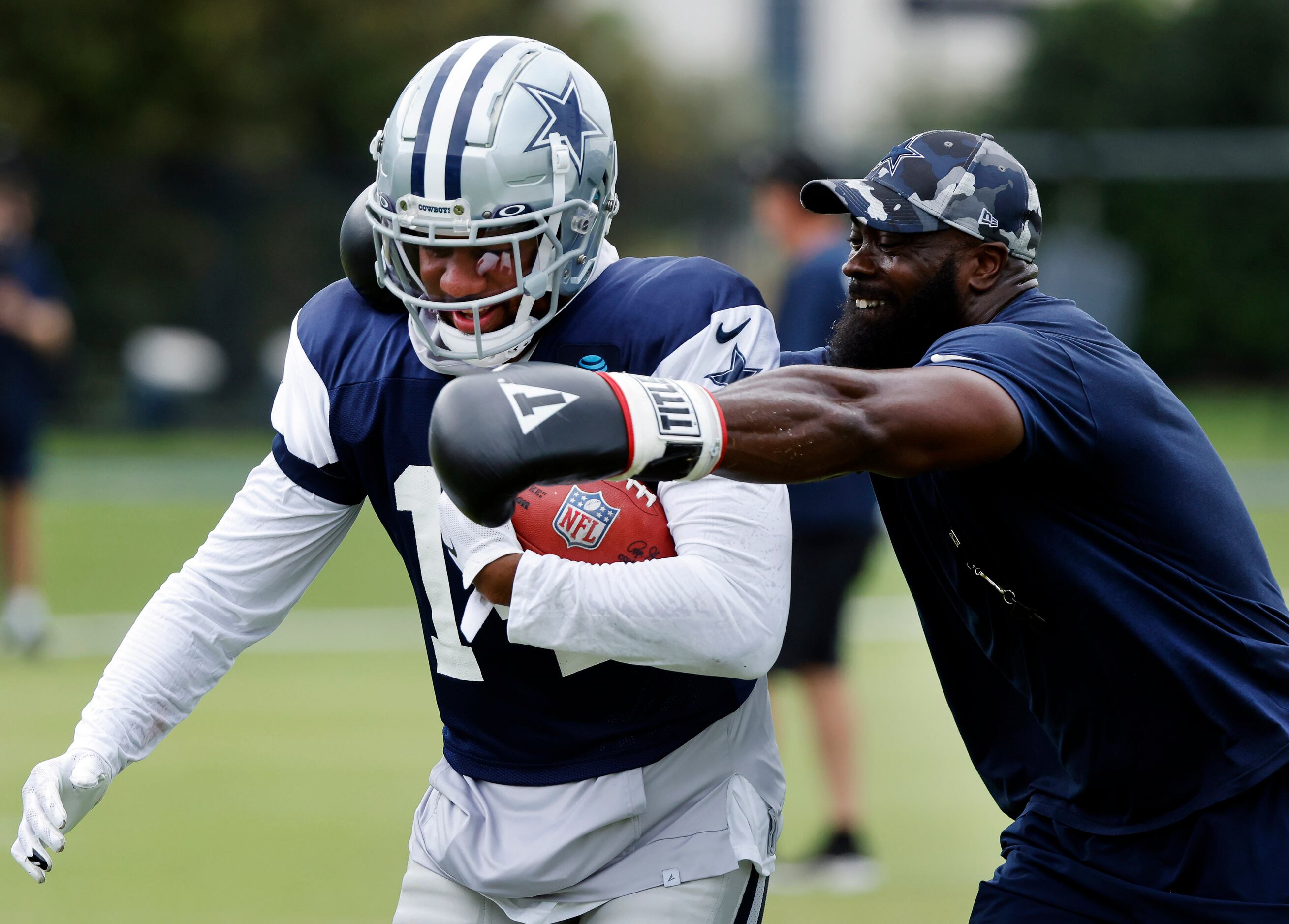 Cowboys photos: Micah Parsons, linebackers build up strength and