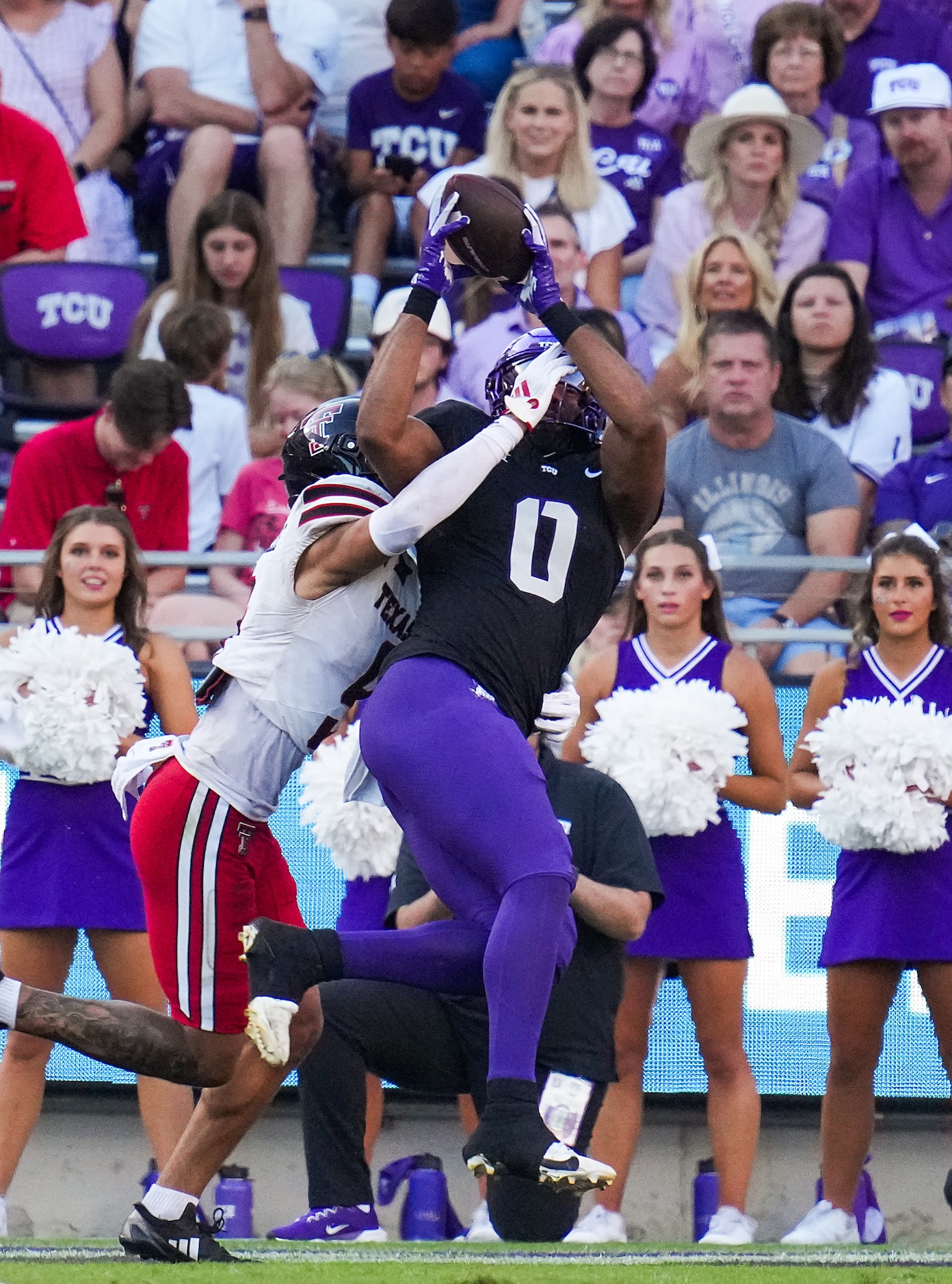 TCU tight end DJ Rogers (0) catches a 17-yard touchdown pass from quarterback Josh Hoover as...